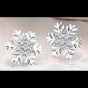 Women Girls Stud Earrings Christmas Snowflake Silver Tone Crystal Stainless NWOT